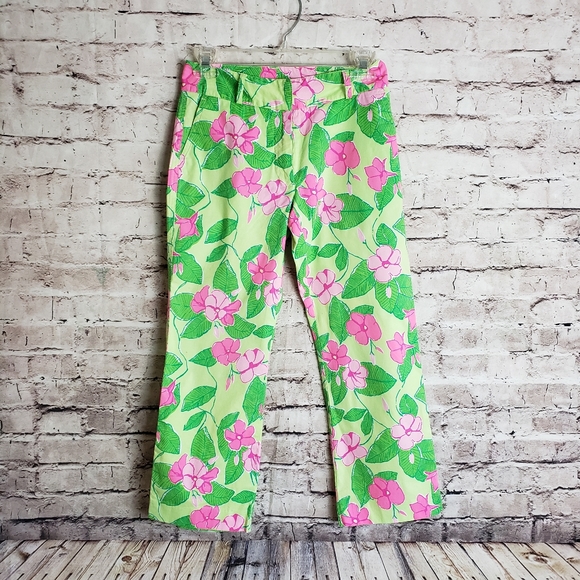 Lilly Pulitzer Pants - EUC Lilly Pulitzer Floral Cropped Capri Pants